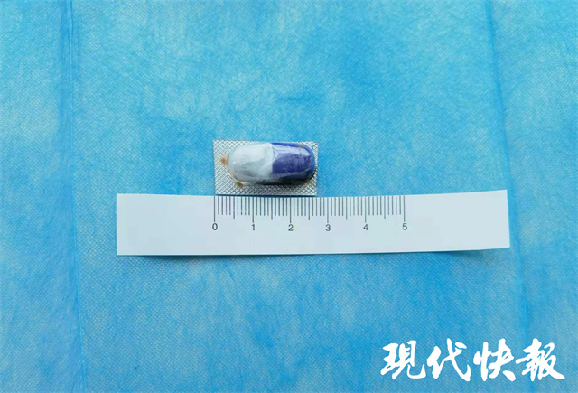 胶囊误吸到气管了怎么办,男子吃胶囊差点窒息