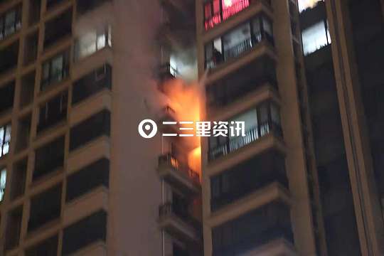 楼下着火了楼上住户还安全吗,楼下火灾楼上受灾需要报警吗