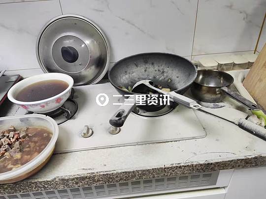 楼下着火了楼上住户还安全吗,楼下火灾楼上受灾需要报警吗