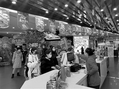 除夕看春晚初一去影院新年俗引领沈城市民影院过大年