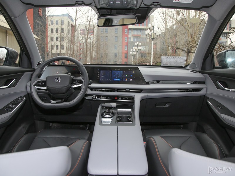 15万2.0t落地的轿车,第二代长安cs75plus哪款性价比高