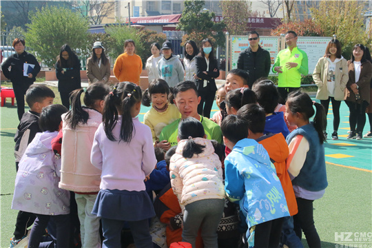 会泽县第二幼儿园：“少年足球”嗨起来