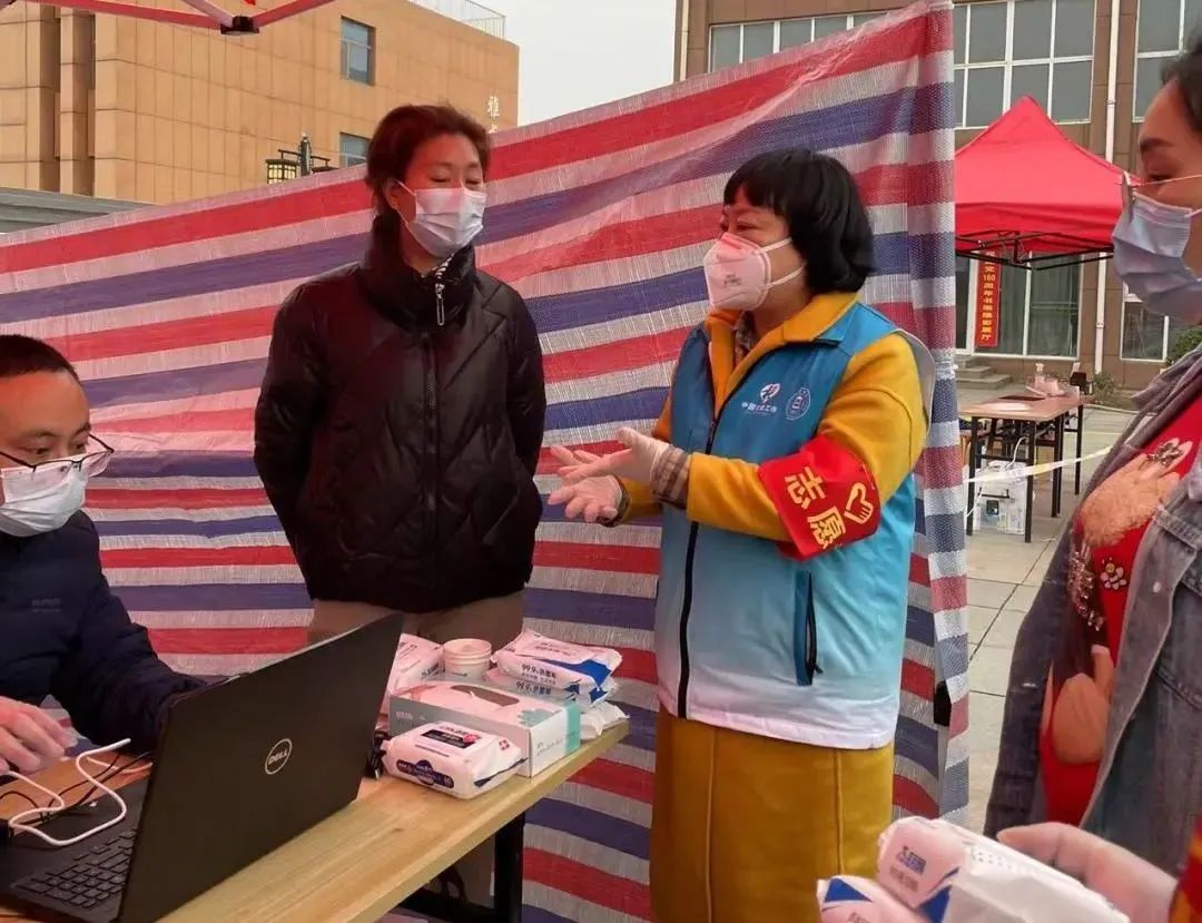 文明实践志愿者抗疫图片,文明风采志愿者