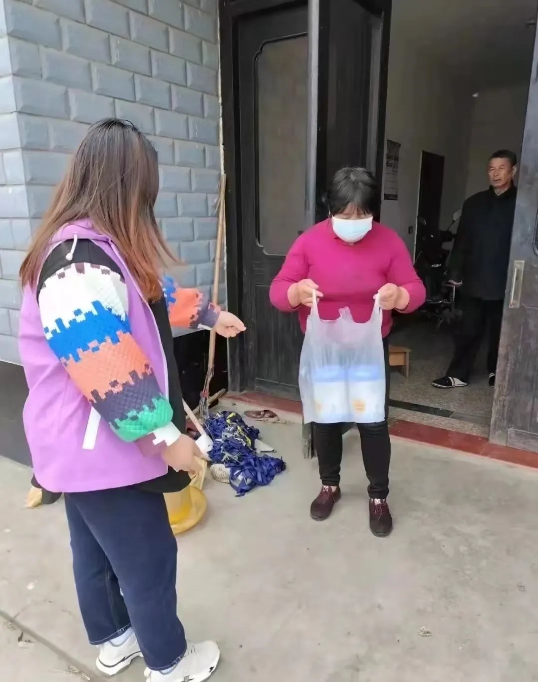 上海金山妇联“妈妈”齐行动，打响宝宝“口粮”保卫战