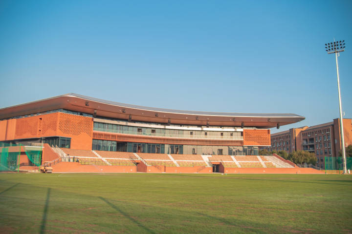 亚运板球场长啥样？约两个足球场大，球道用土讲究多