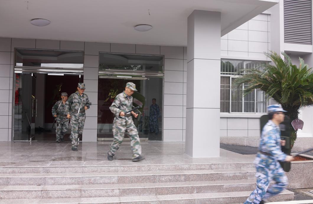 致敬战友们的图片,致敬战友的古诗句