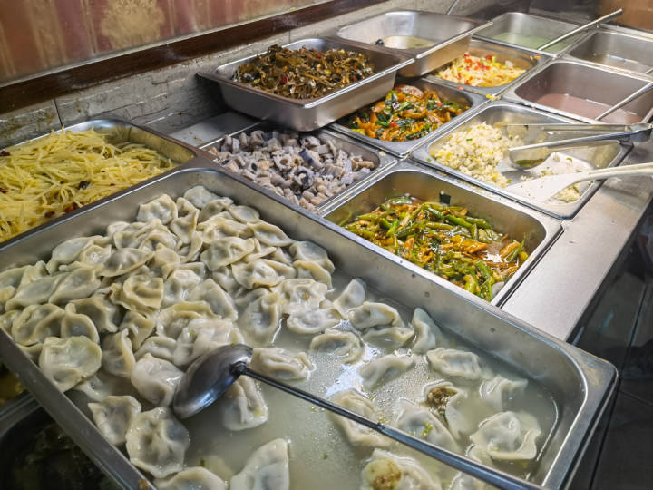 杭州16块钱自助餐,杭州13块钱随便吃的自助餐干净吗