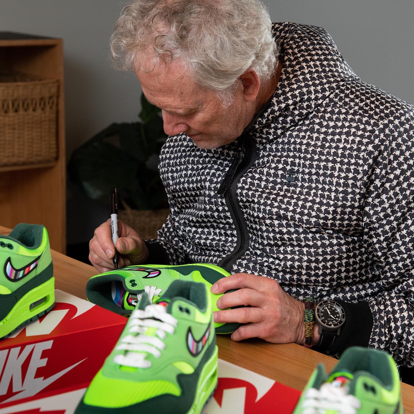 超限量「俄勒冈」喜提Tinker亲签！网友：买到算我输