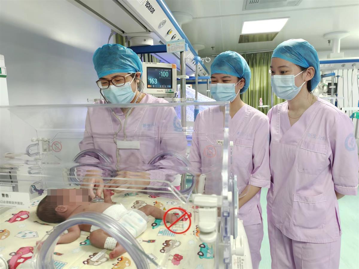 危重产妇呼吸困难多学科大抢救新生儿历经53天转危为安