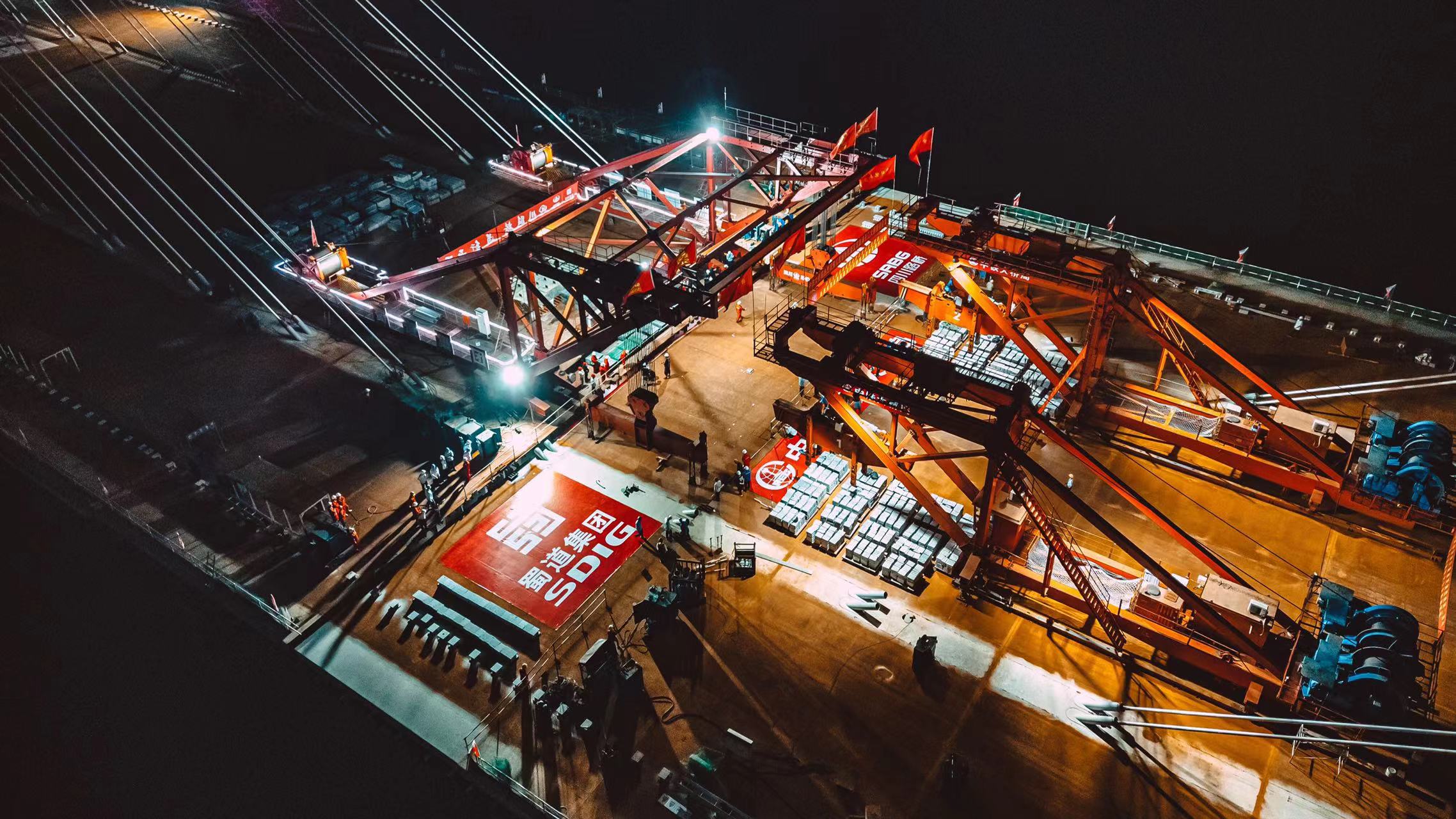 穿越机拍长江大桥,穿越机视角下的长江三峡