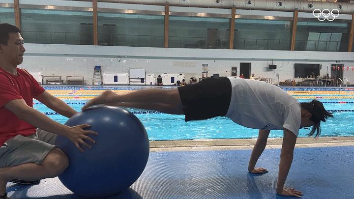 追光|国际奥林匹克日：看完奥运冠军的运动挑战，就已经出汗了