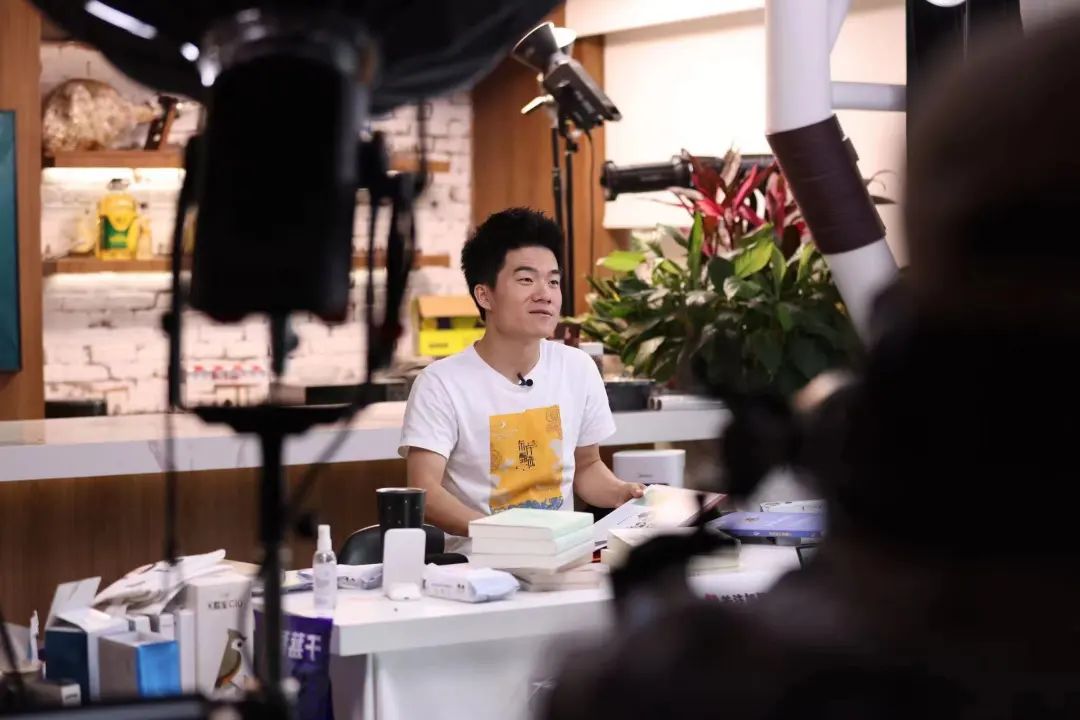 潮平两岸阔风正一帆悬后面怎么说,潮平两岸阔风正一帆悬的画面意境