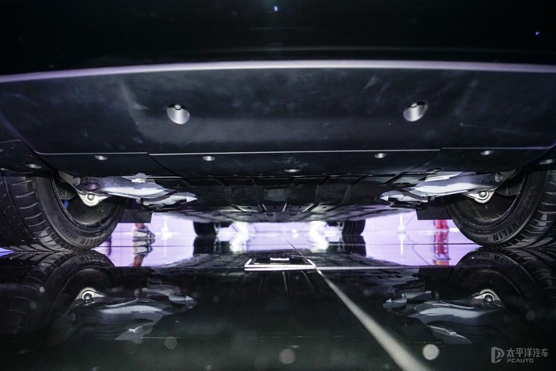 造型对开门,高合汽车机械臂