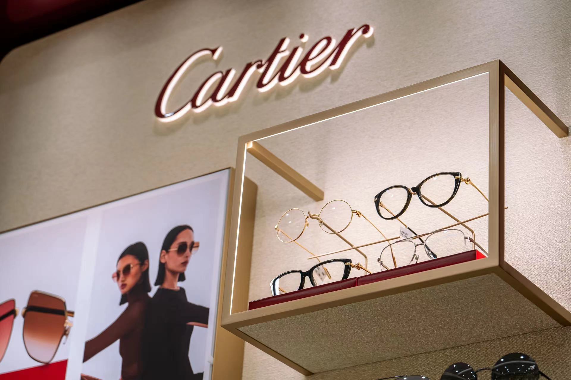 今年流行大牌眼镜 (今年比较流行的大牌眼镜)