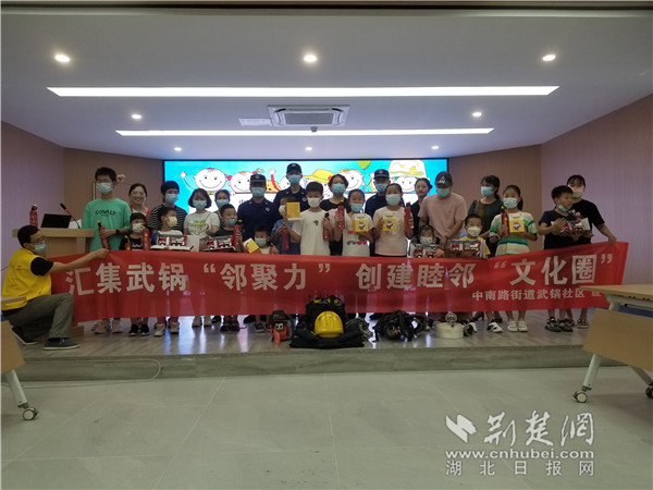 消防队的欢乐时光消防安全演练,消防员花式集体训练