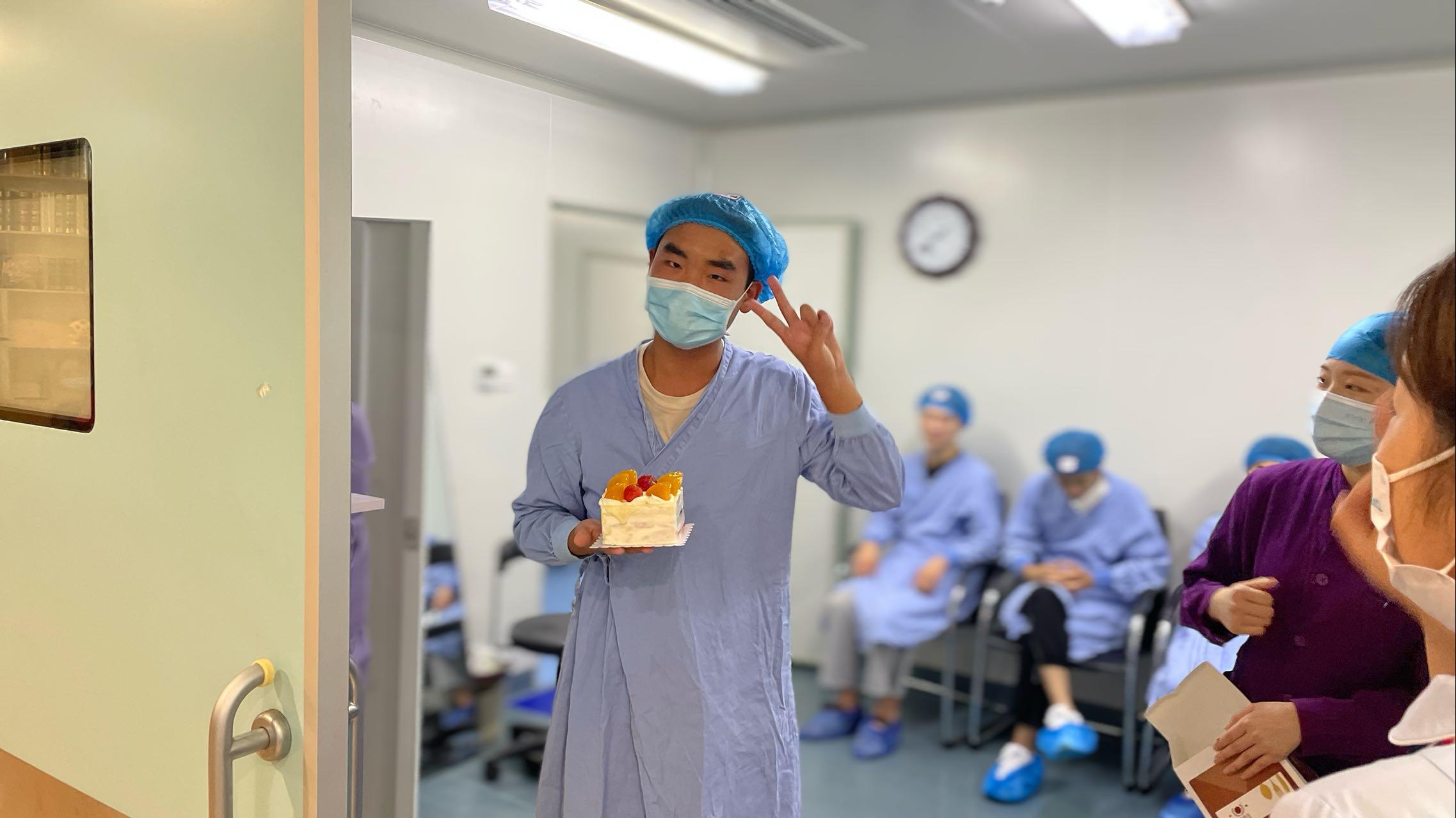 高中毕业生和公考、招警人员成了“摘镜”主力军郑州这家医院单日屈光手术量呈井喷式增长