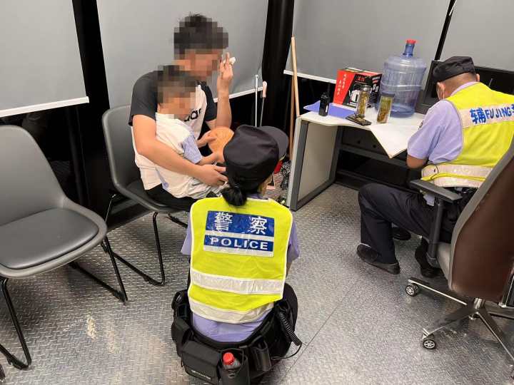 她卖烤猪蹄一天能卖到2万块，杭州夜宵天花板“啦喜街”的深夜在发生什么