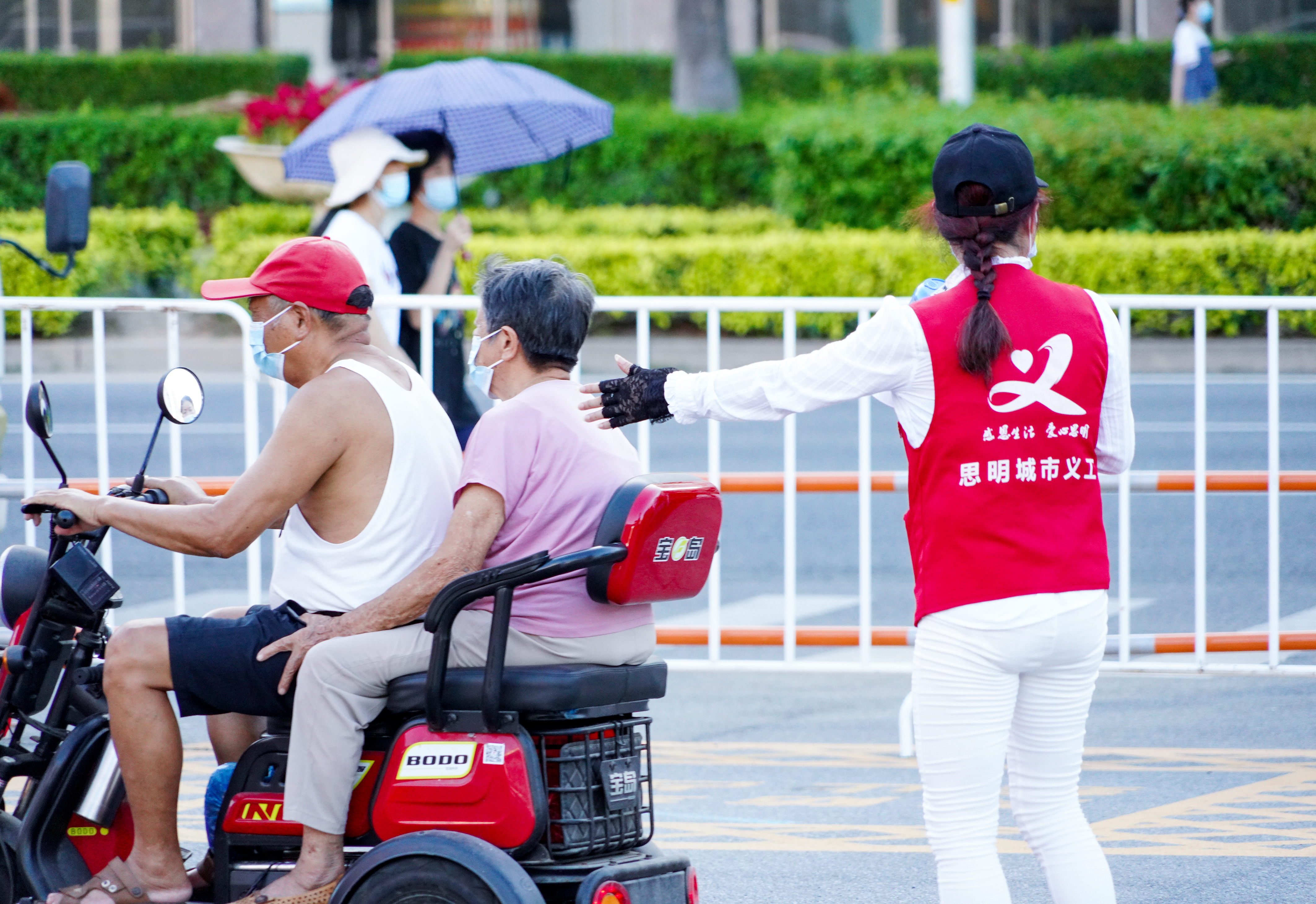 一抹志愿红温暖抗疫路,厦门抗击疫情志愿者