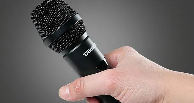 主播无线麦克风怎么直播,直播间主播的麦克风