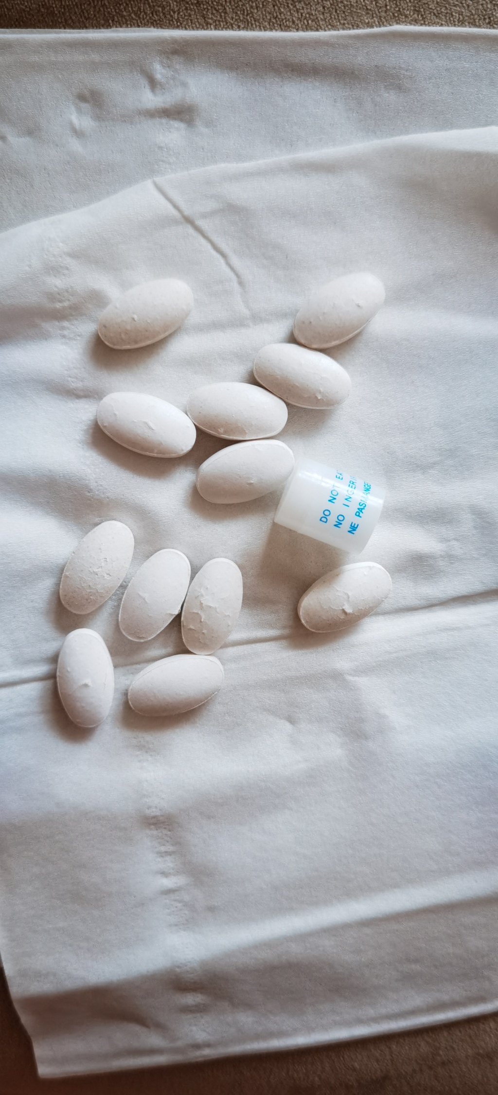 买来的钙片都假的一点效果都没有,购买回来的钙片发现出现问题