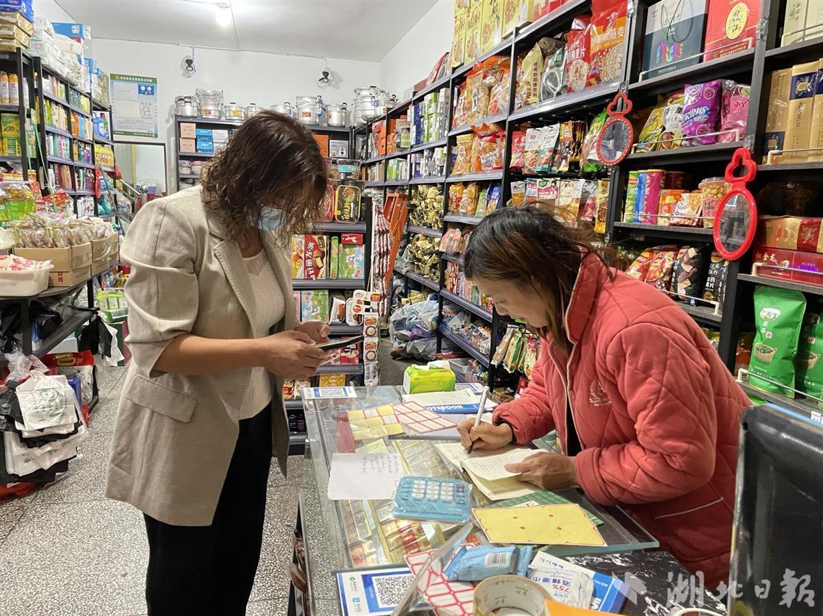 因疫情管控，她当起了村里的义务驾驶员、代购员、快递员——“皮卡妹子”：每天转战大山200公里