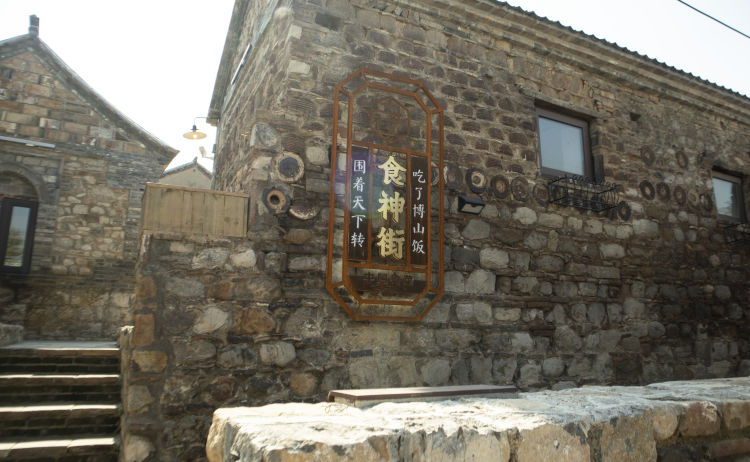 颜神古镇多少年了 (老颜神古街和颜神古镇相隔远吗)