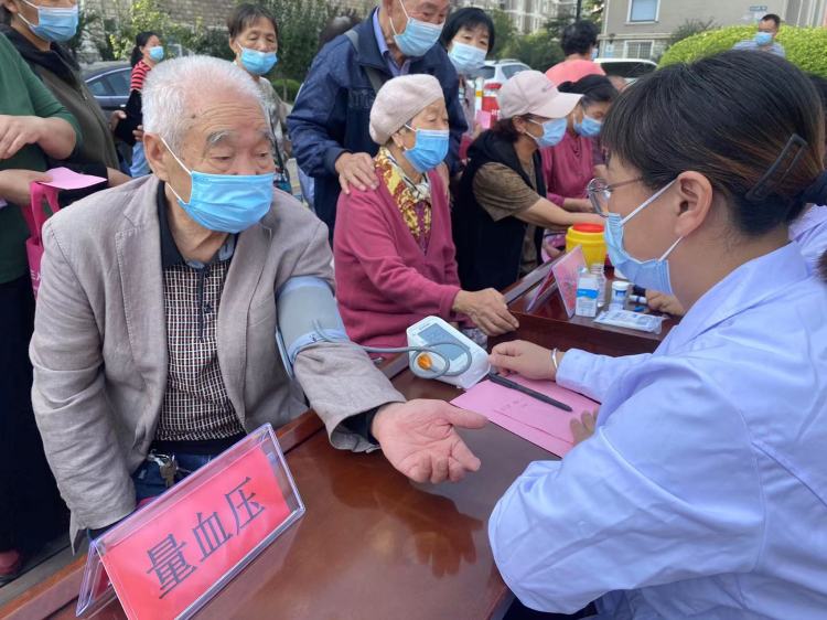 美德健康生活|淄博高新区四宝山街道时代社区：庆“双节”送服务情暖人心解民忧