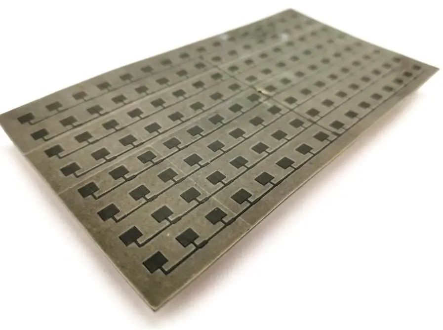 全球领先！何大平团队将纳米级石墨粉打造成石墨烯薄膜