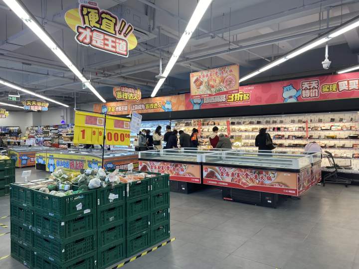 商业观察|1元青菜、3元牛奶、10元牛肉……杭城“打骨折”的生鲜奥莱店，为什么越开越多？
