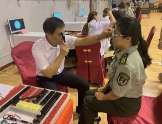 工匠汇·第二届轻工大国工匠|王立书:开创视光专业先河,三十三载桃李满天下