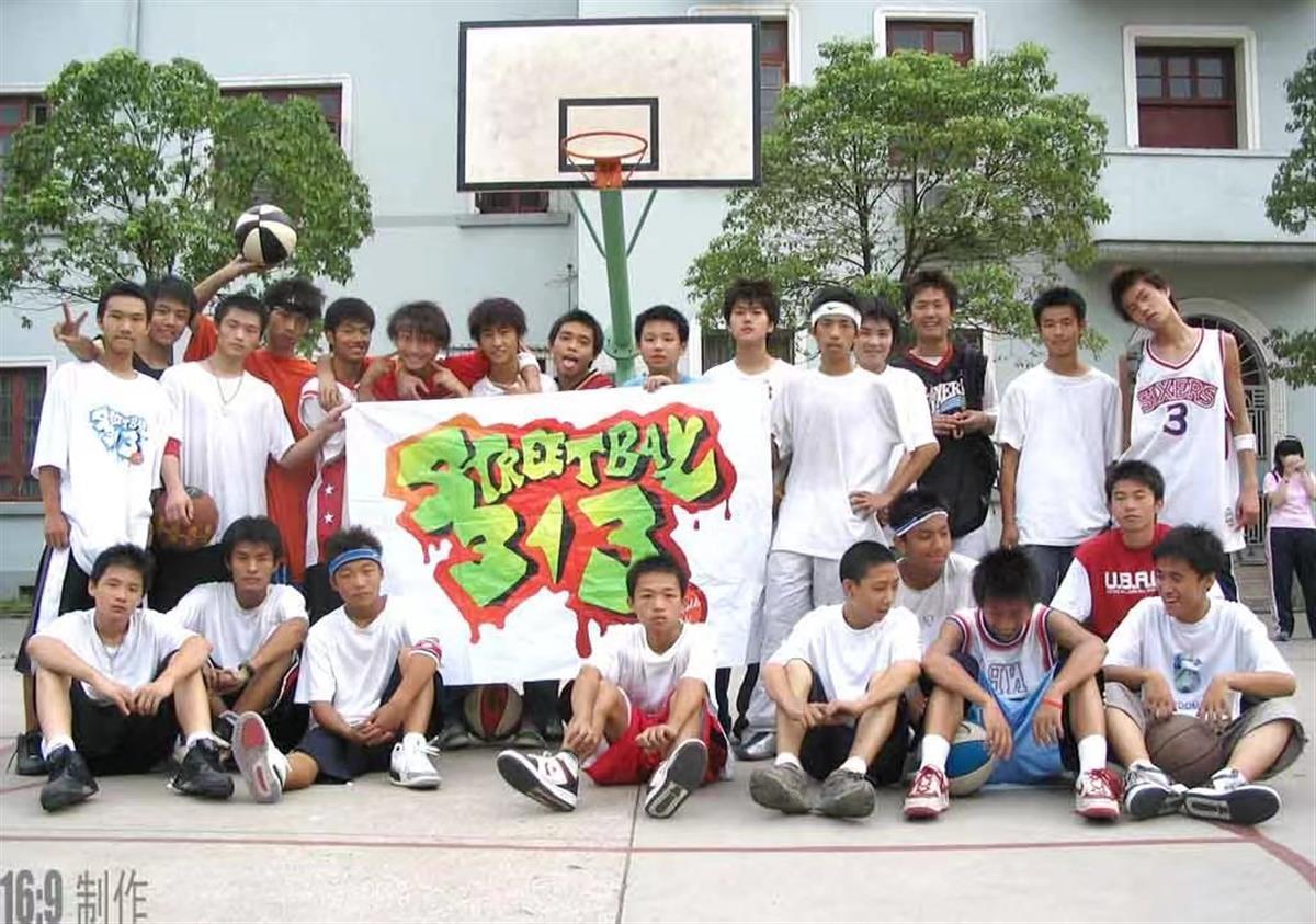 黄牛*党**“追捧”业余篮球赛门票俩街球冠军变身城超创始人