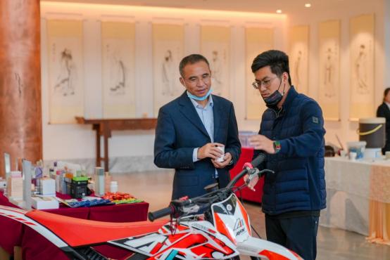 阿波罗越野的大胆尝试，携手和君小镇将董秘论坛推上新的高峰