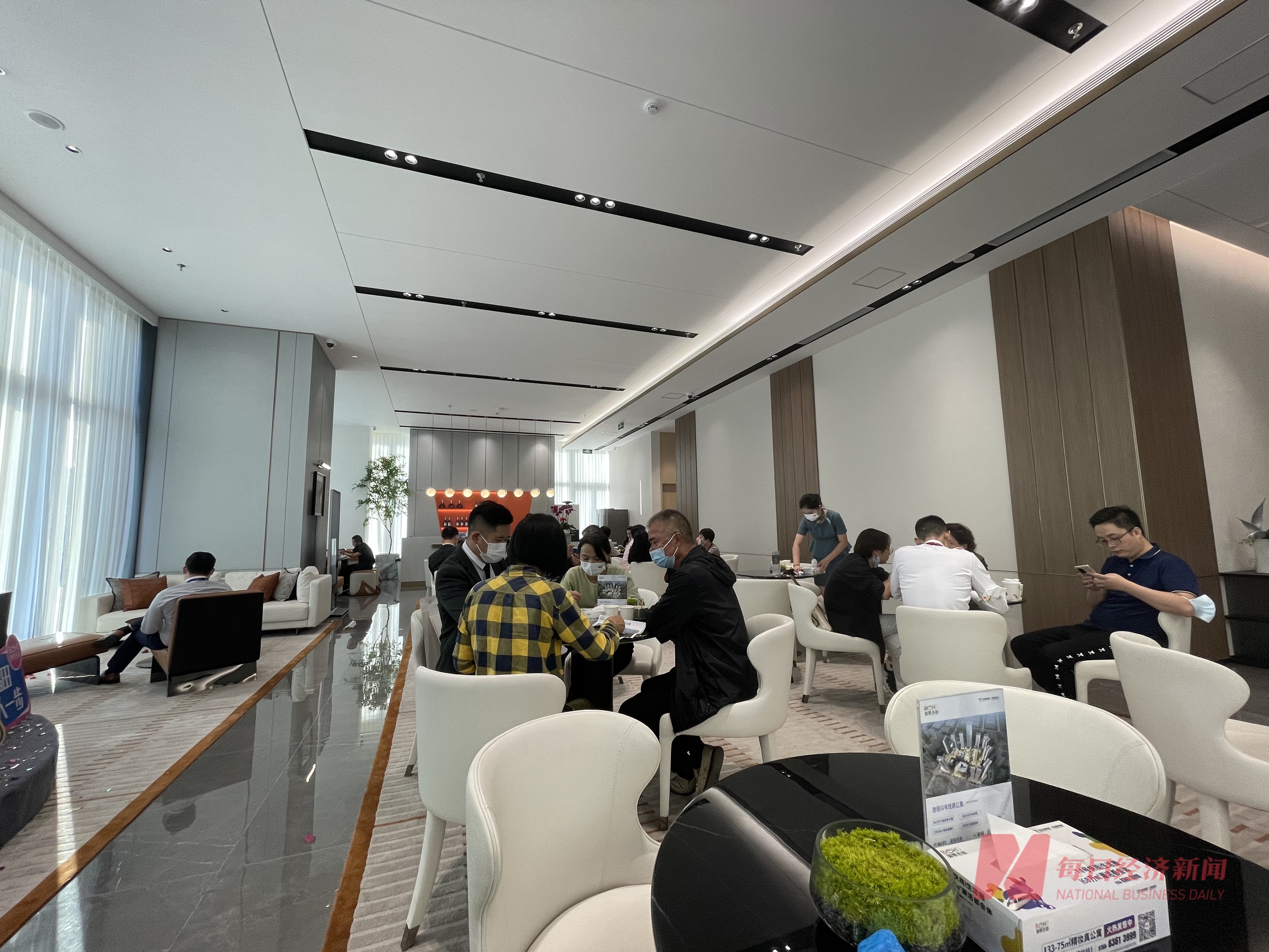 区域楼盘观察|深圳东部楼盘年底“抢收”：有的“地板价”吸客，有的卖出区域最高价“求少赔”