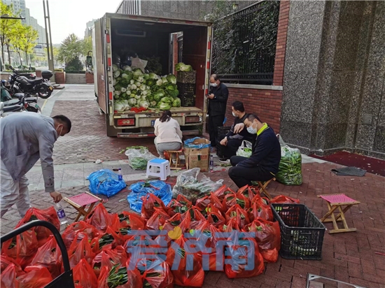 “大白”化身配送员济南各区县全力保障百姓“柴米油盐”充足