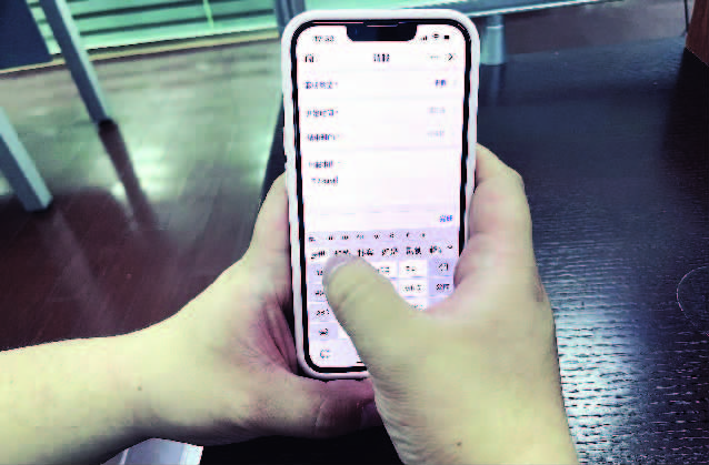 女子奔丧请假4天被扣30元工资,女子请假奔丧超期一天被扣三千多