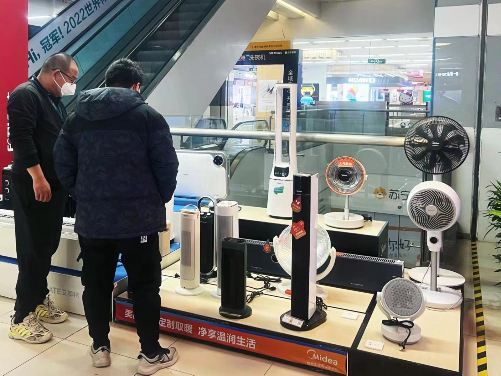 气温降销售旺羽绒服成流行新趋势,气温下降羽绒服市场进入旺销时节