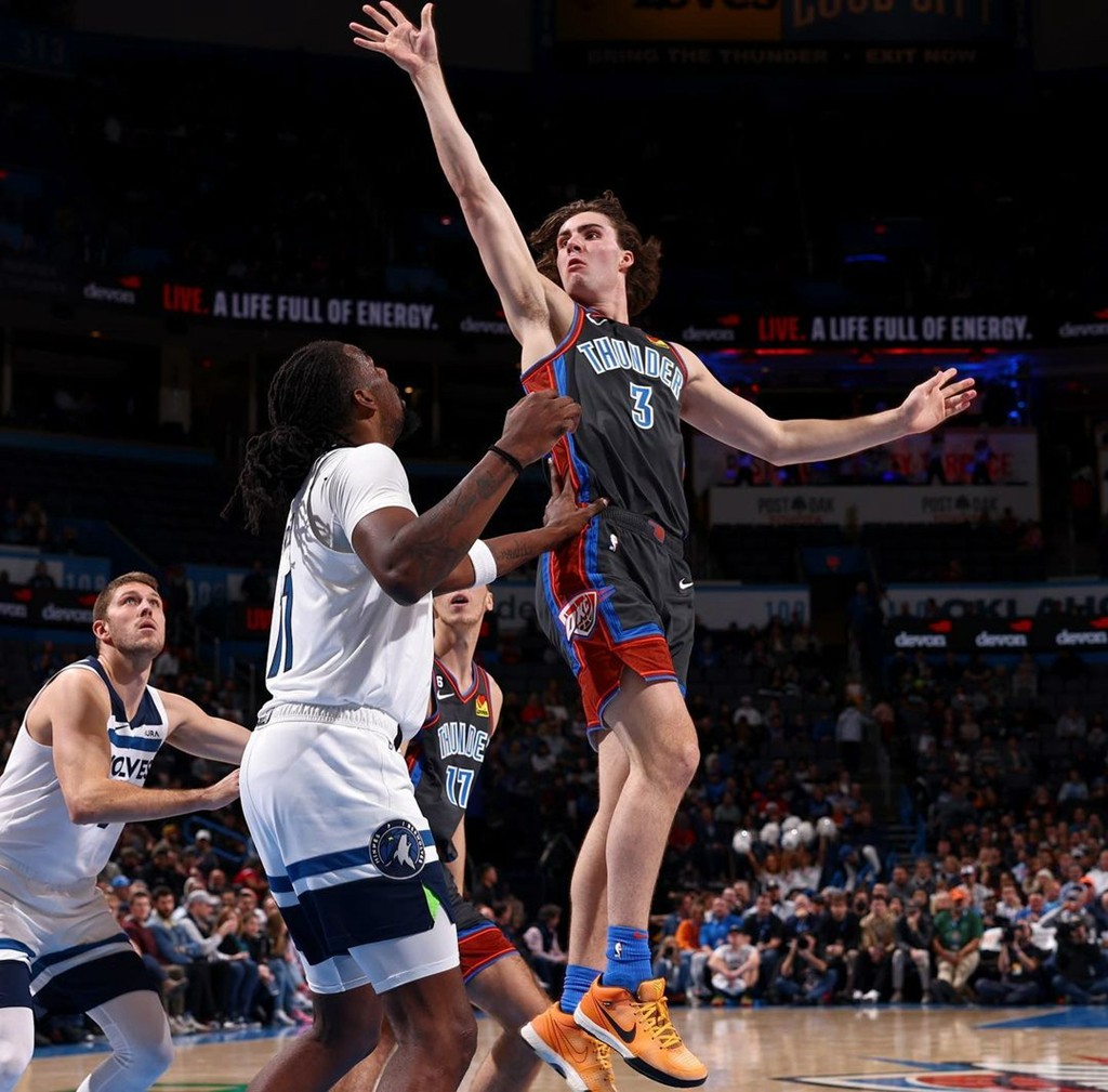 塔克最新上脚比赛球鞋,塔克上脚kobe3