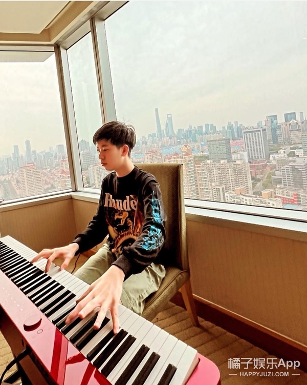 甄子丹全家近照曝光,还记得精武门吗