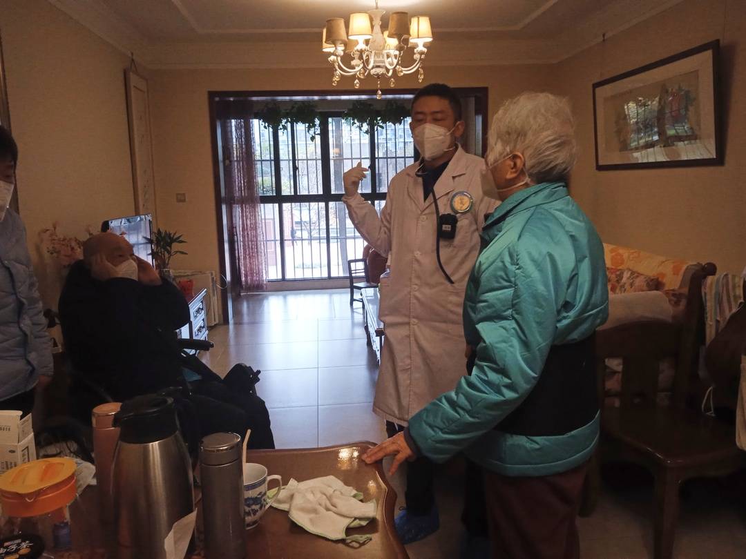 警惕新冠老年人病情突然恶化,老年人阳康后身体如何恢复