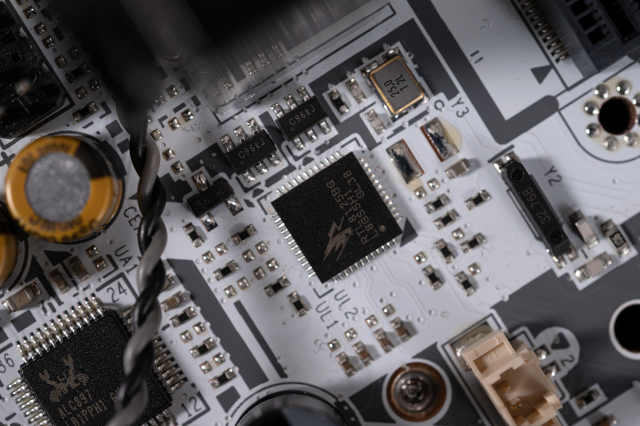 巨能超的ITX小板，七彩虹CVNB760IFROZENWIFI登陆舰主板评测