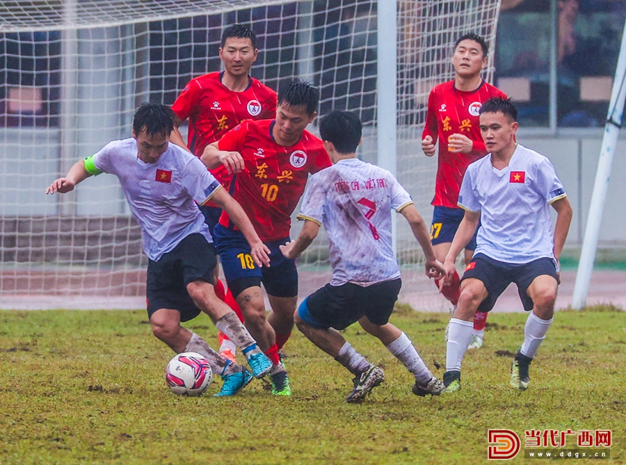 元宵节中国东兴vs越南足球比赛,中国东兴对越南芒街足球