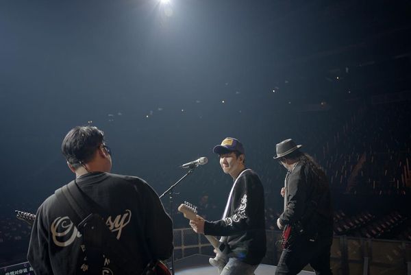 林俊杰演唱会拿走了什么,林俊杰演唱会最新戒指