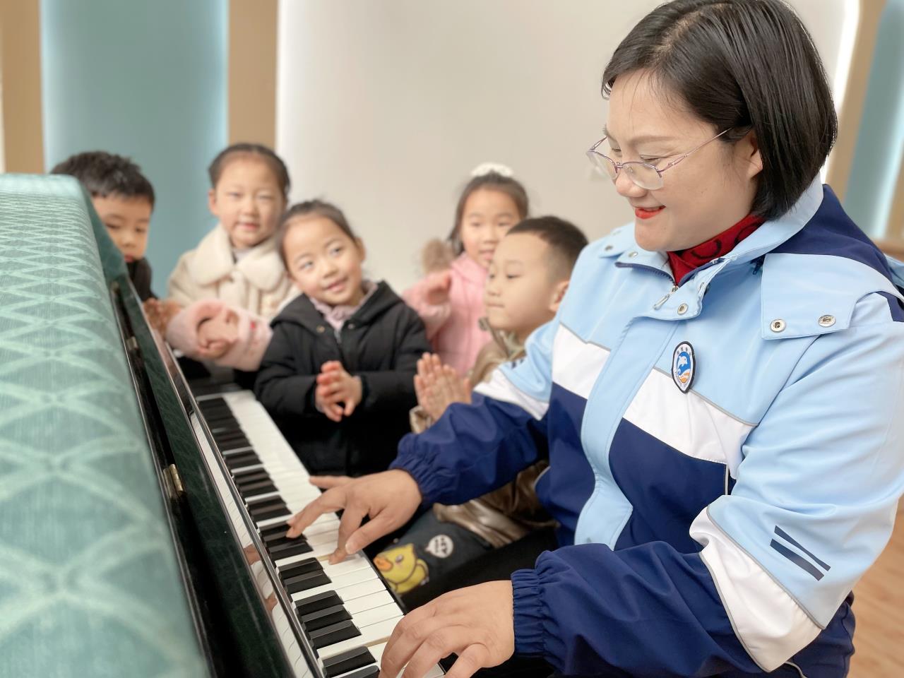 幼儿园教职工行为规范培训,幼儿园教师行为规范的会议