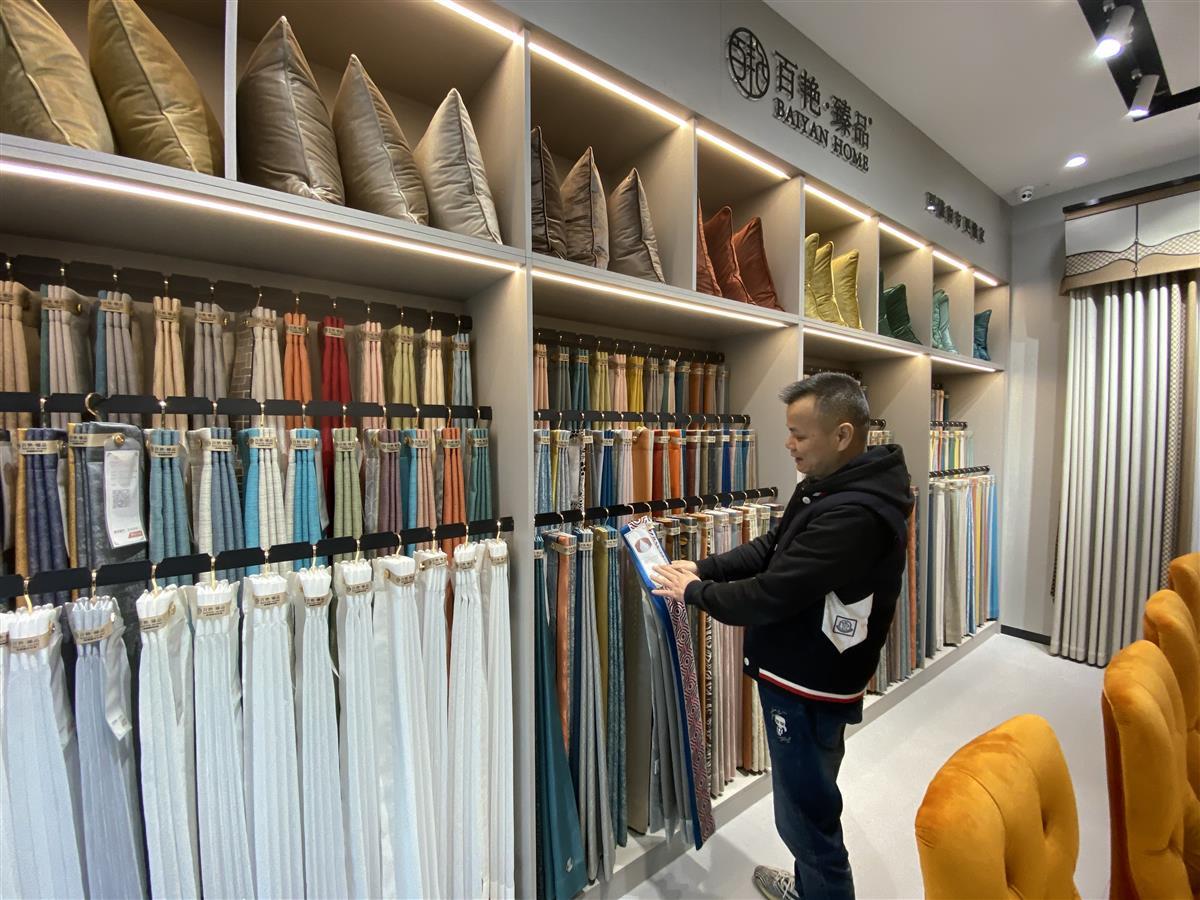 咖啡豆销量翻倍，酒店用品大批换新，折射商贸市场回暖——汉口北近千家“小店”新年换新颜