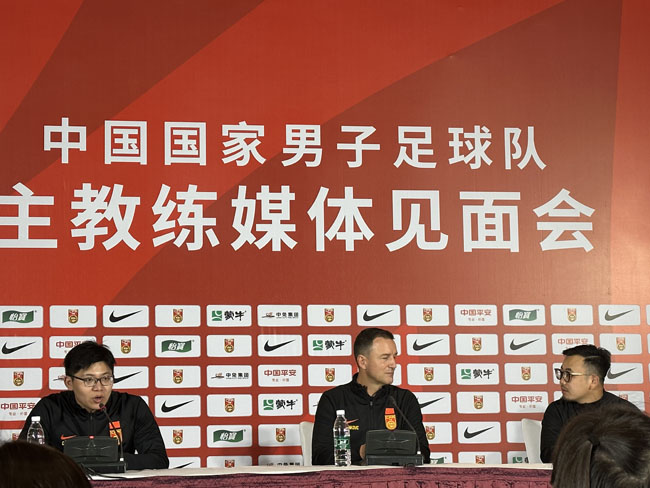 扬科维奇向全队提要求,扬科维奇回怼费德勒