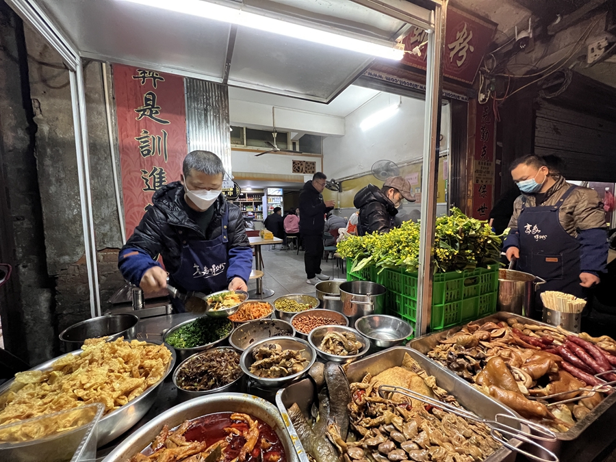 一碗螺蛳粉吃遍柳州城,一碗螺蛳粉一座柳州城