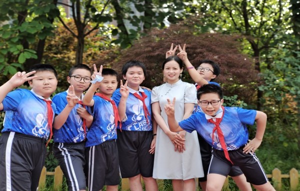 践行教育家精神争做四有好老师,不忘教书育人初心争做四有好老师