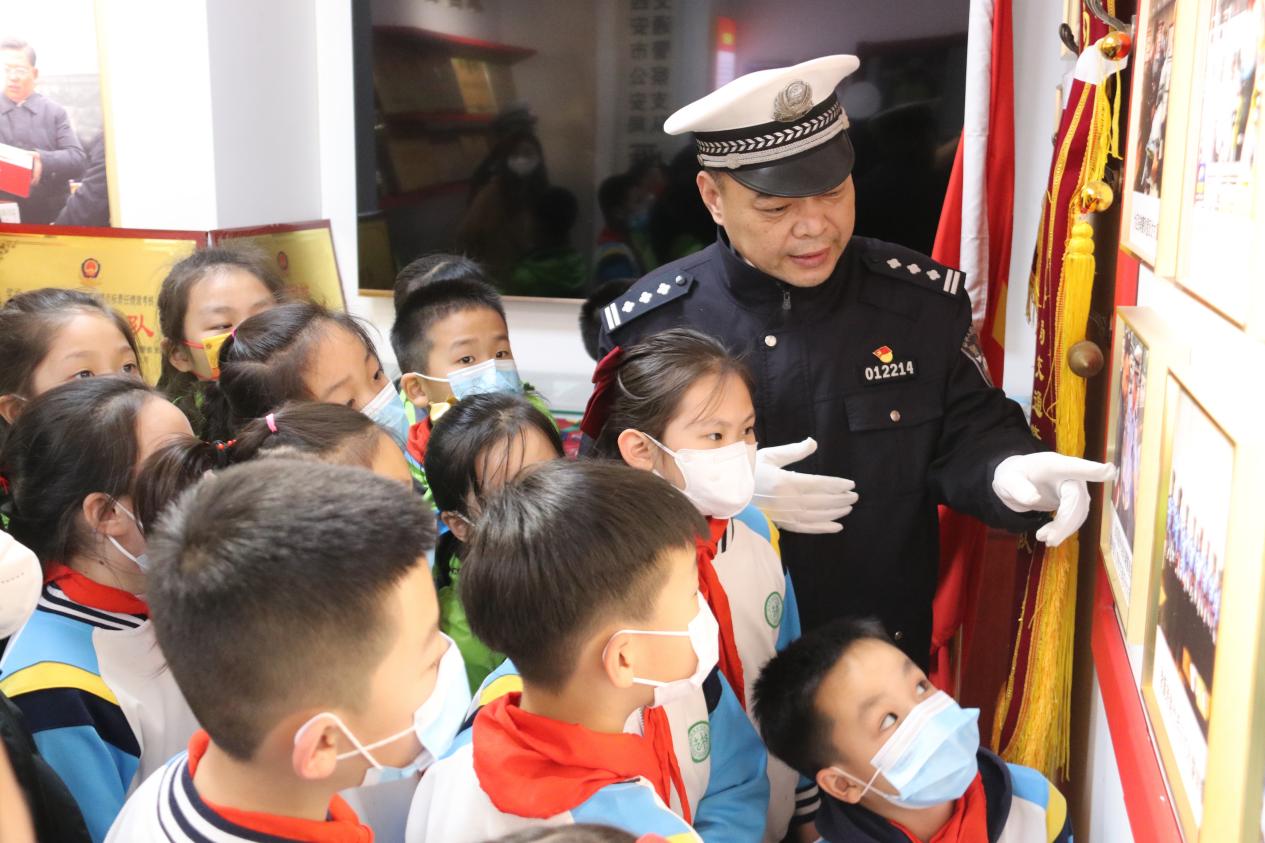 警营开放日走进校园,警营开放日迎来小学生