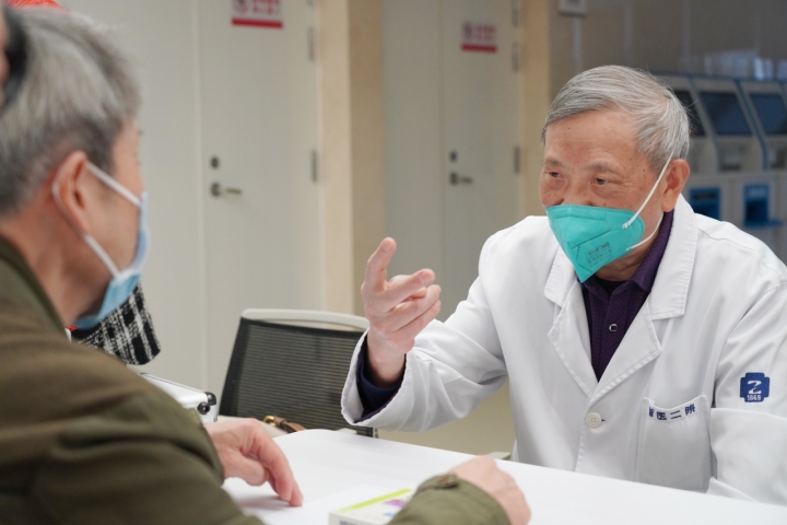 “高眼压”要紧吗？青光眼的衣食住行有哪些注意事项？浙大眼科医院开展世界青光眼周公益宣讲