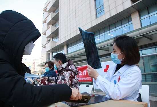 从一个人到两个人到一群人,从一群人到一个人独来独往
